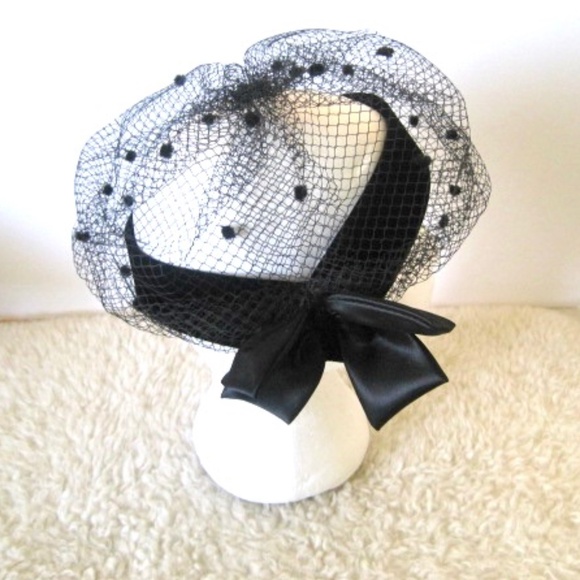 Elegant Black Veil Hat - Picture 2 of 3